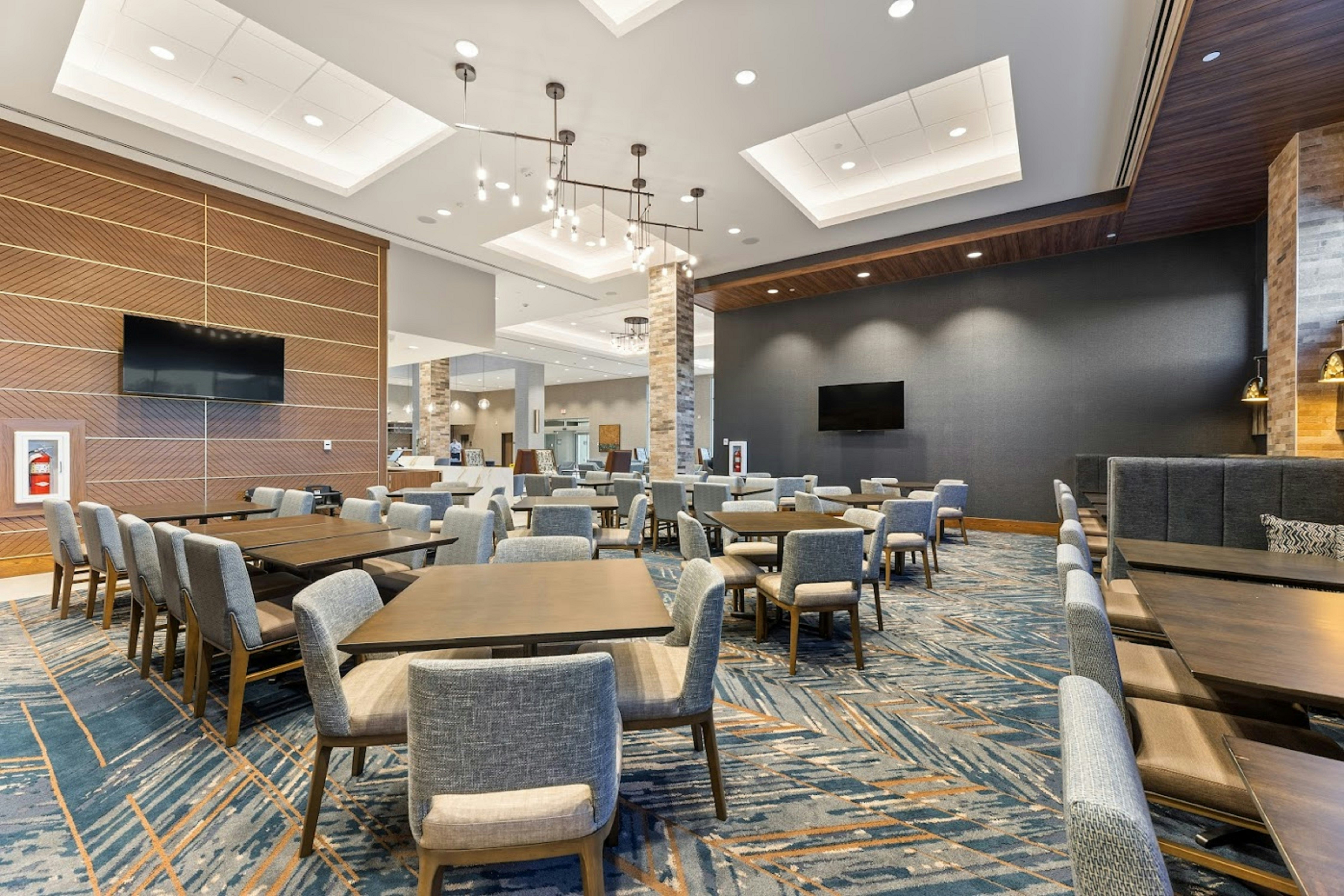 Embassy Suites by Hilton Irving Las Colinas 30/34