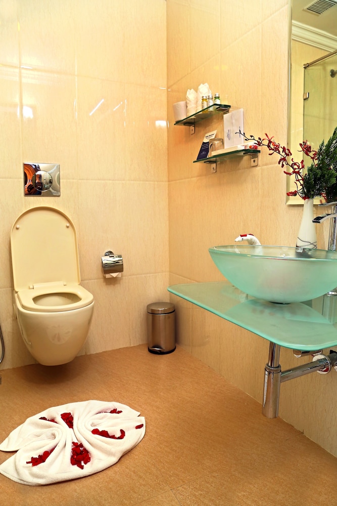 Gokulam Park Inn 42/57