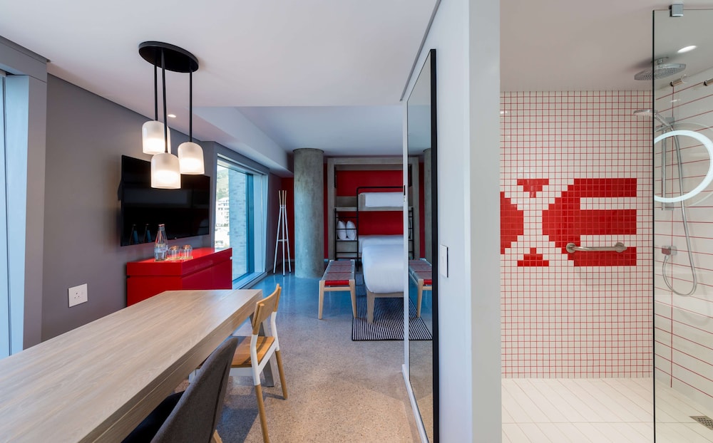 Radisson RED Cape Town V&A Waterfront 34/49
