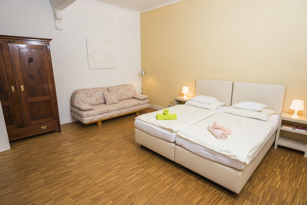 2 Bedrooms, Apartment, 2 Queen Beds, 2 Sofa, Garden Area