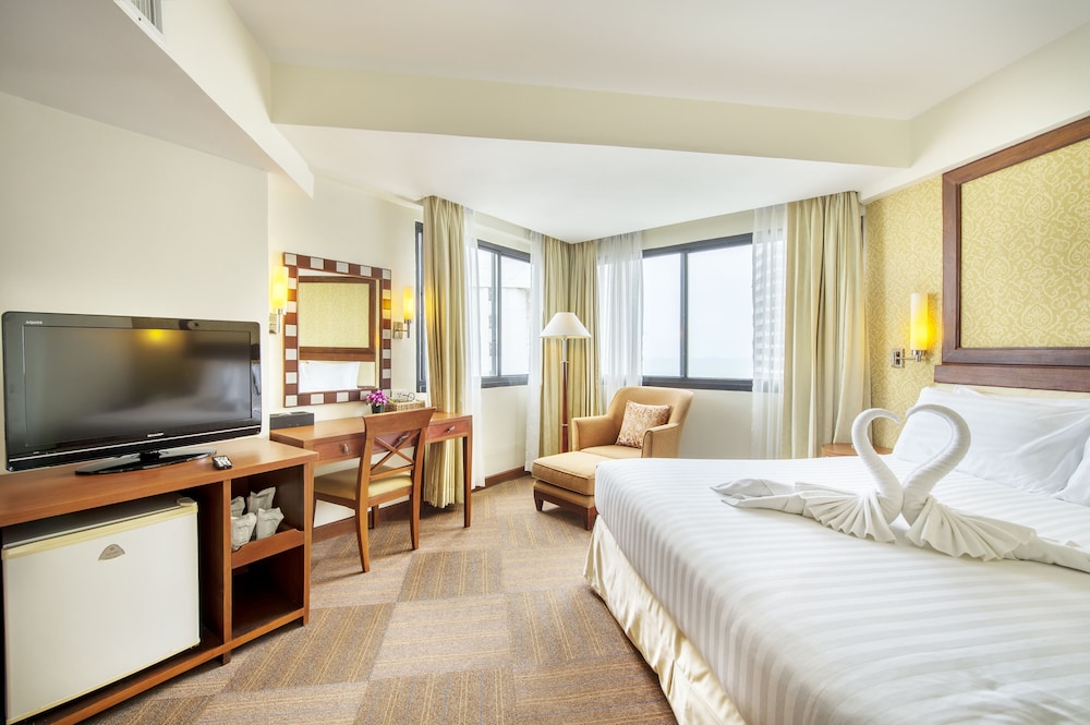 Jomtien Palm Beach Hotel and Resort 13/49