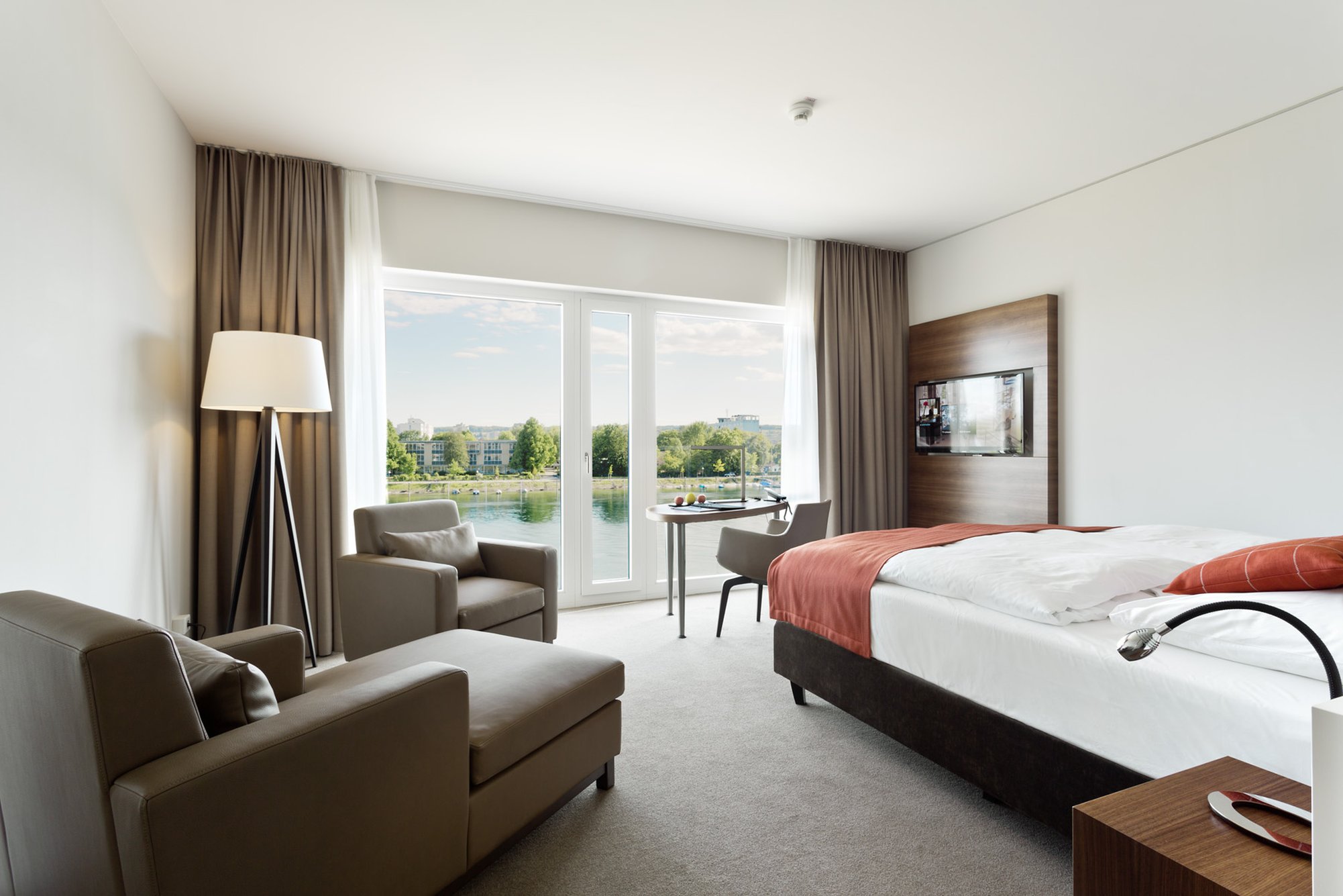 Hotel 47 5/42