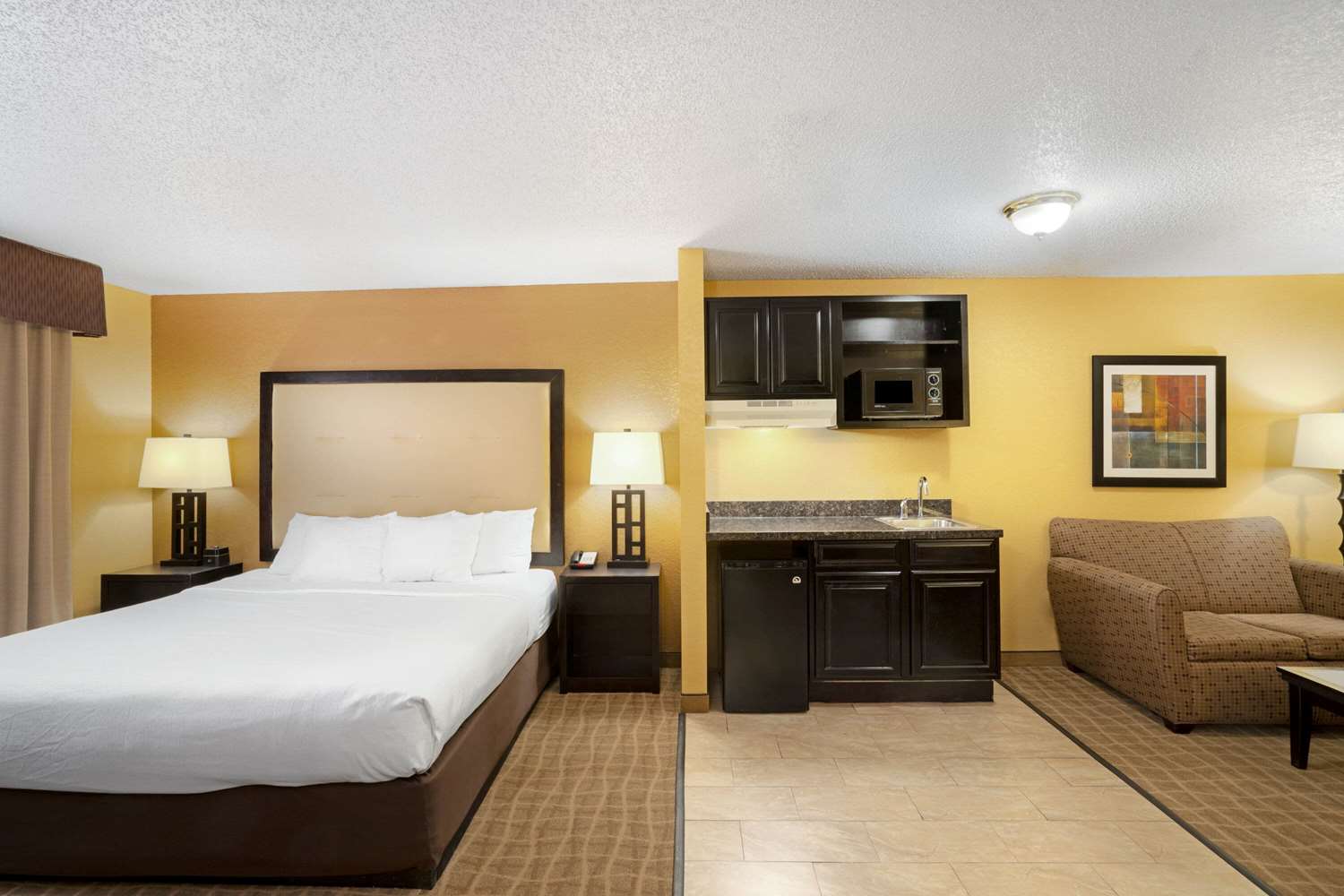 La Quinta Inn & Suites by Wyndham Hot Springs 23/57