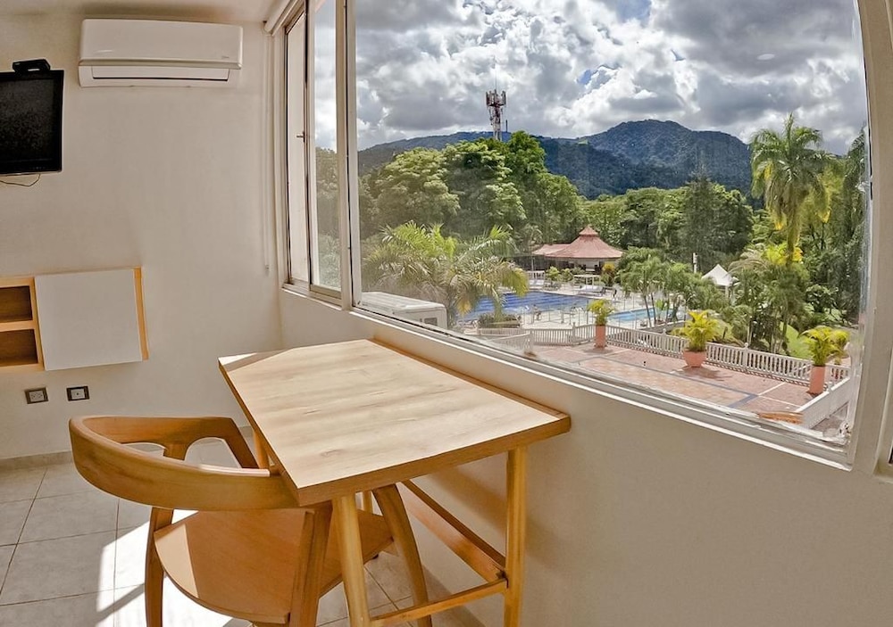 Hotel Del Llano 49/64