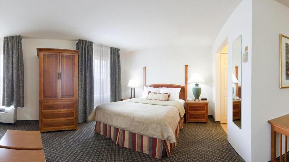 Staybridge Allentown Bethlehem Airport Suites 7/69