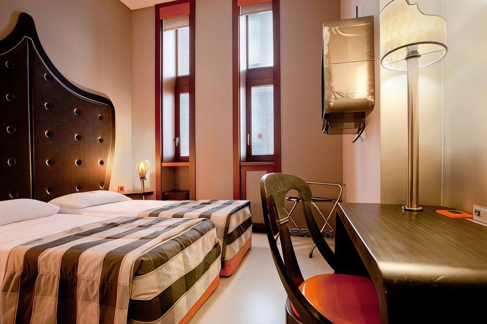 SUPERIOR, DOUBLE BED, JETTED TUB