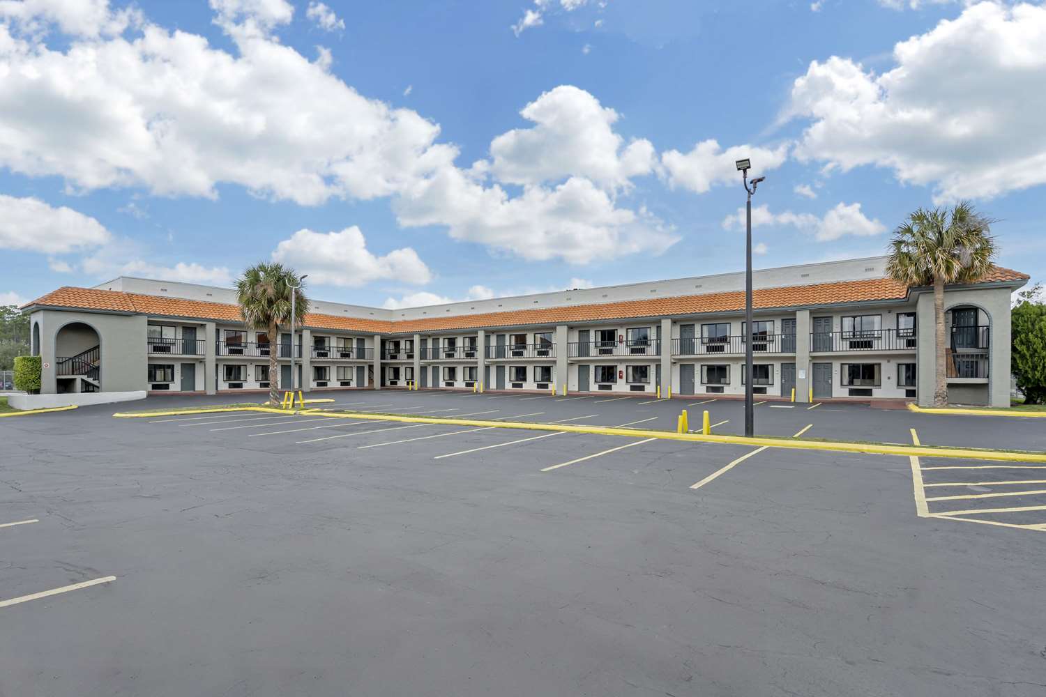 Quality Inn & Suites Orlando East - UCF Arena 40/43