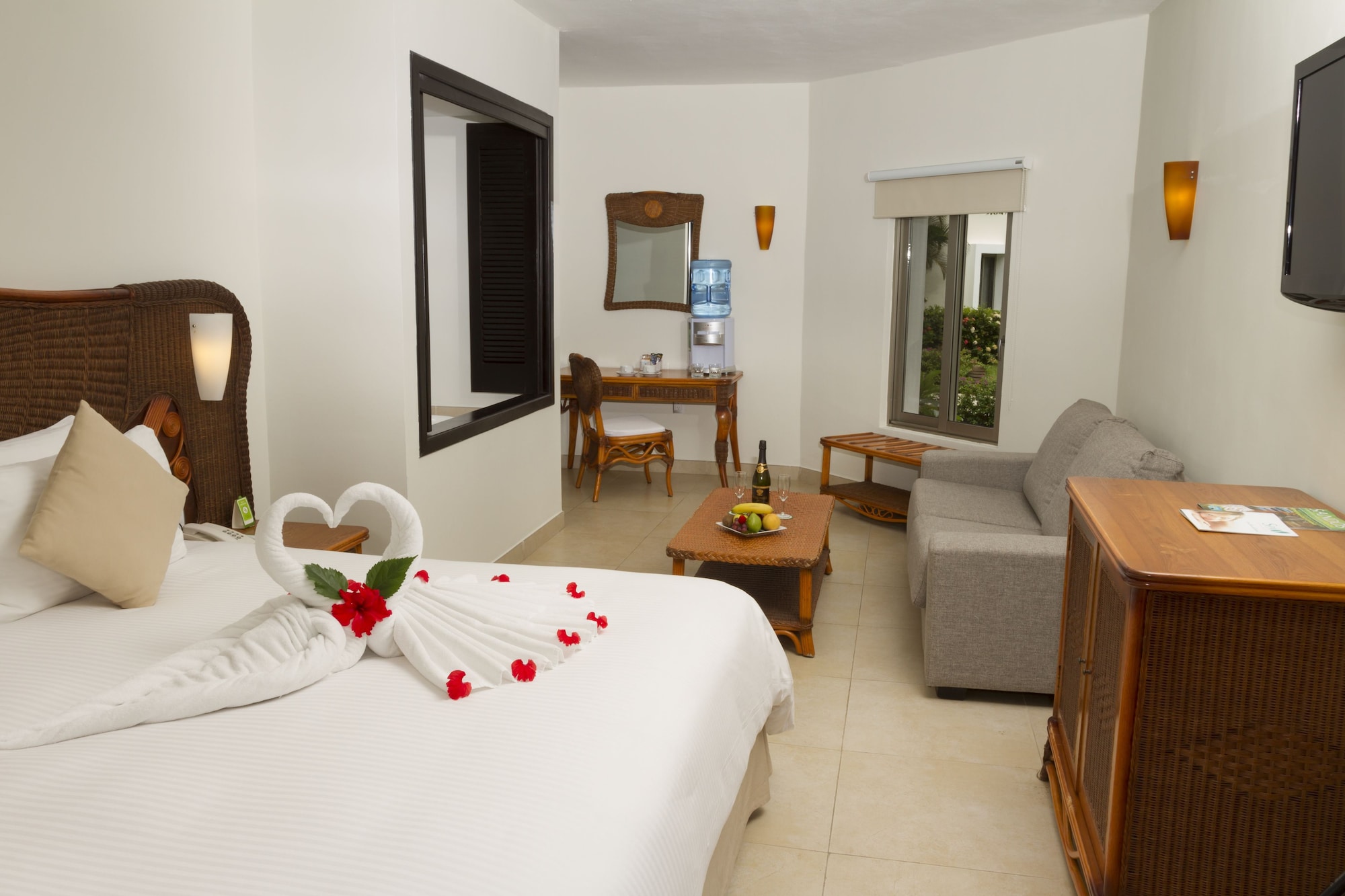 SELECT, CLUB, DELUXE, KING BED, SOFA, JETTED TUB