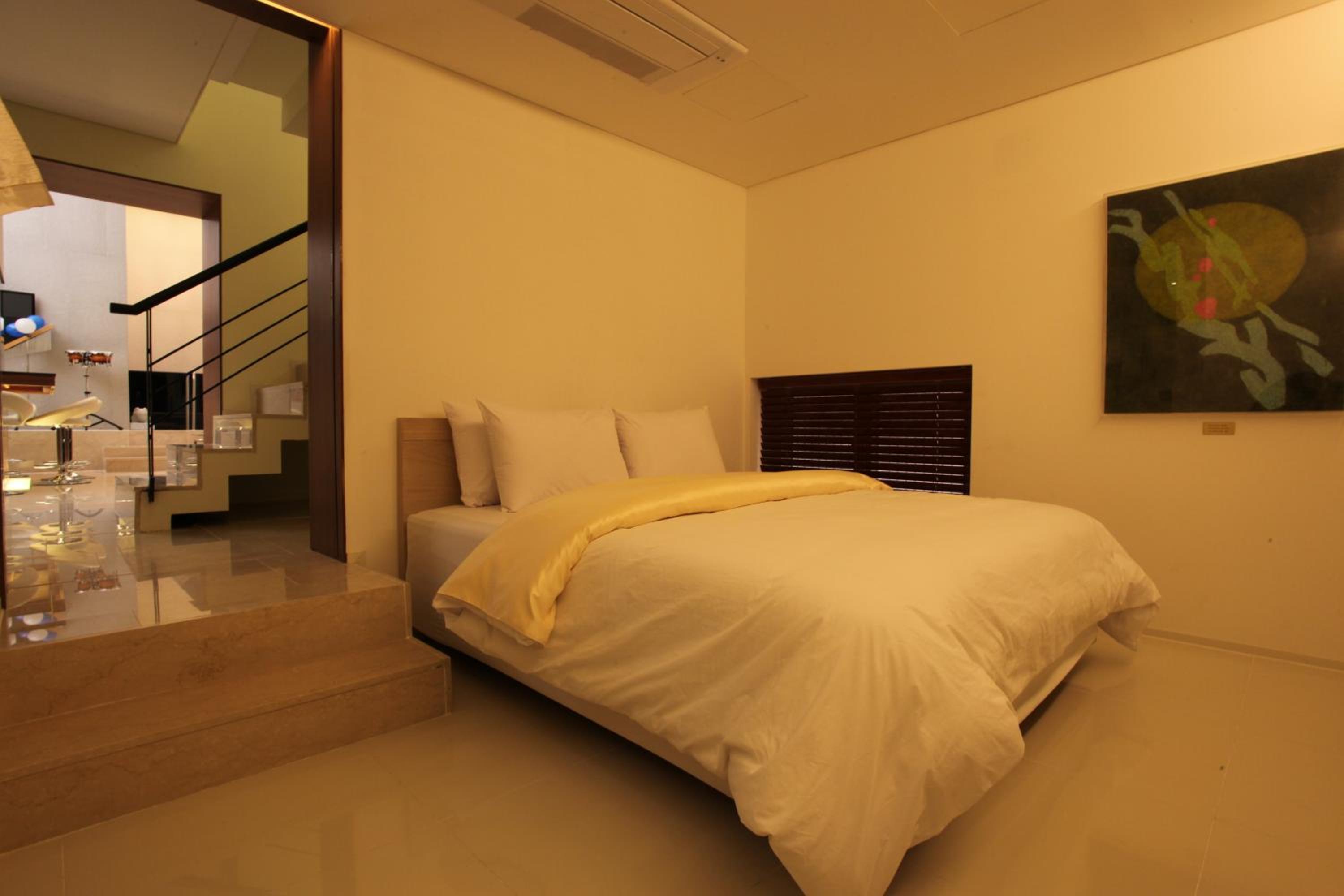 Yuwon Hotel 11/57