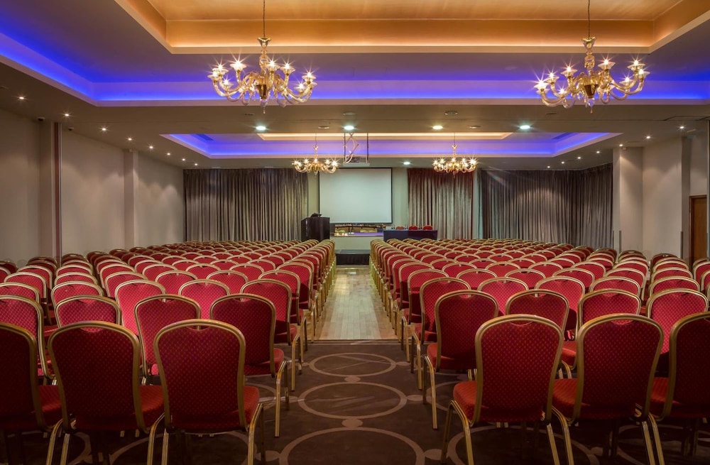 Lough Rea Hotel & Spa 47/51