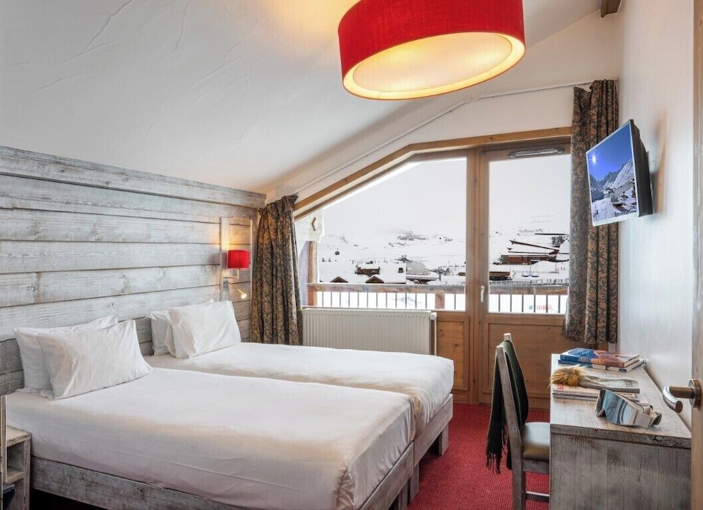Aiguille Percee Hotel Restaurant 22/74