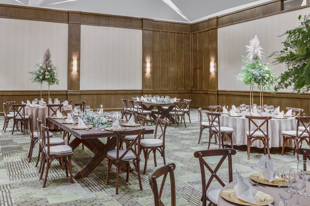 restaurant cafeteria