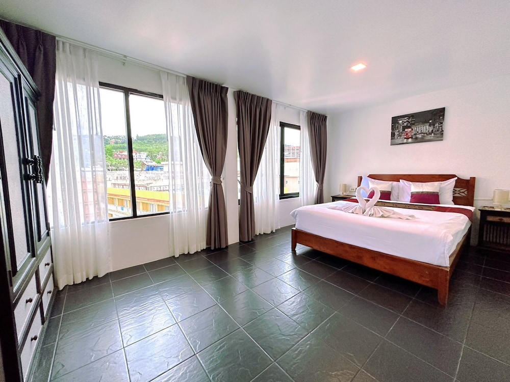 Hotel Baya Patong Beach 30/65
