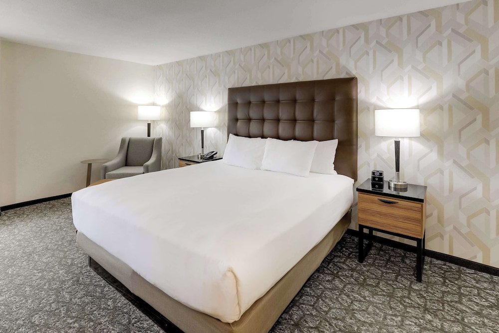 Drury Inn and Suites Birmingham Lakeshore Drive 16/50