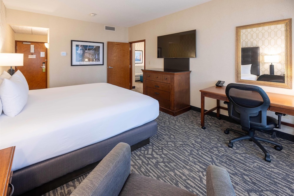 2 Rooms, Suite, King Bed, Sofa