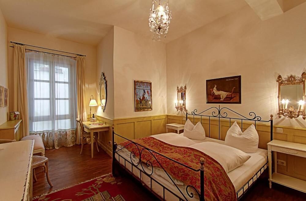 Hotel Orphée - Großes Haus 4/50