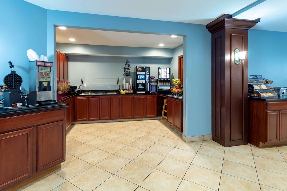 HAWTHORN SUITES BY WYNDHAM ALLENTOWN-FOGELSVILLE 5/46