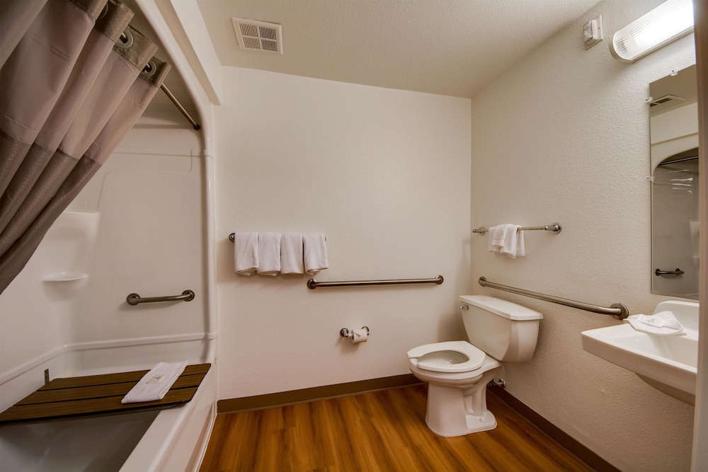 Motel6 Brownsville, TX 70/70