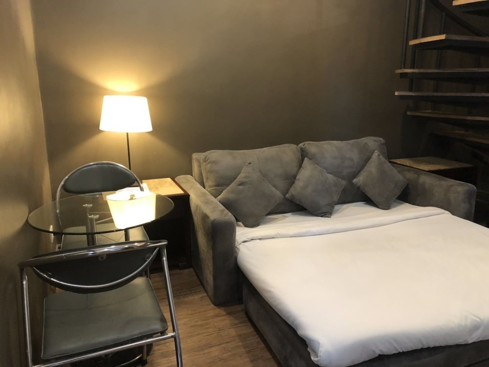 Ratchada Point Hotel 40/57