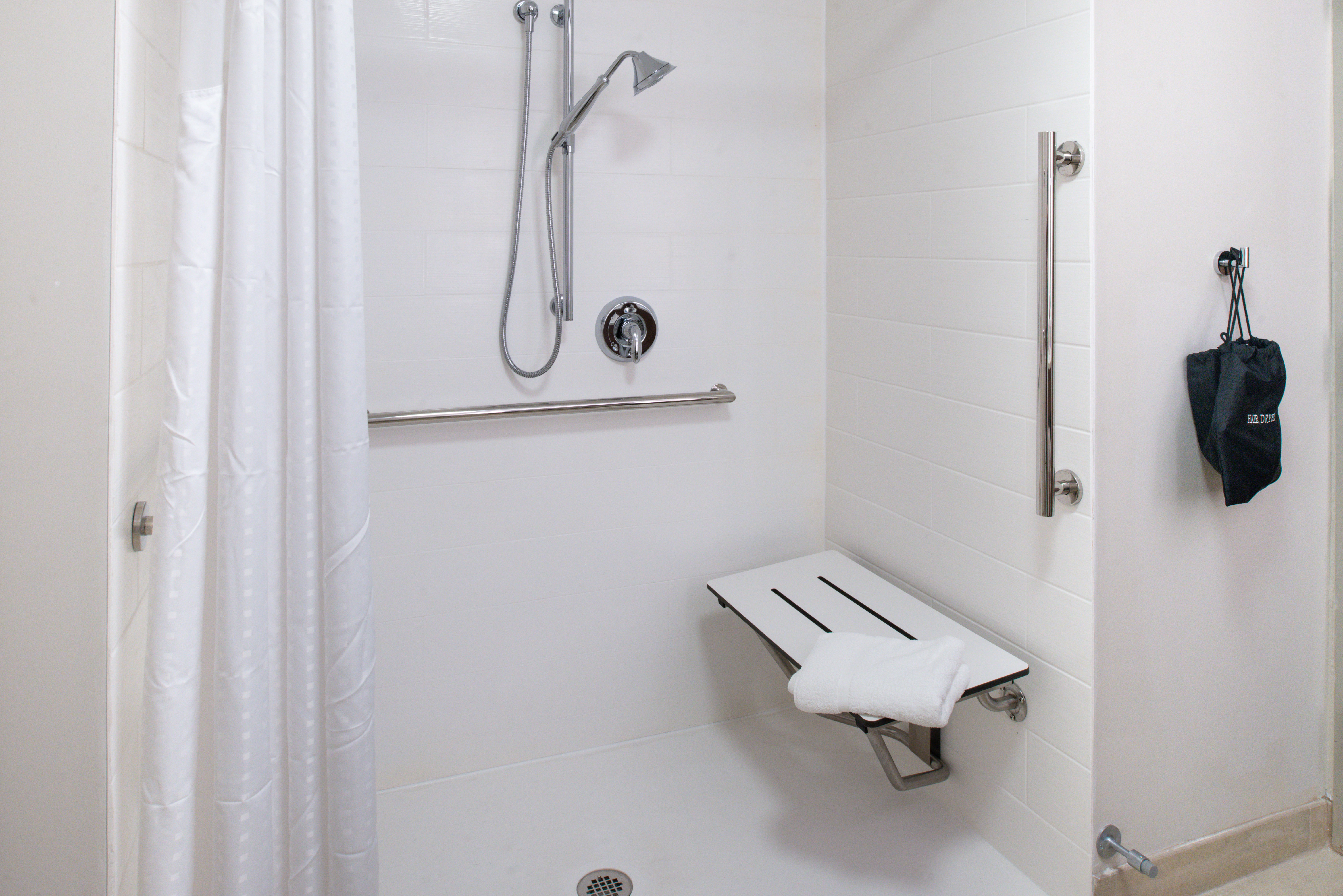 غرفة بسرير كينج لذوي الإعاقة، Holiday Inn Express And Suites Ottumwa 2/2