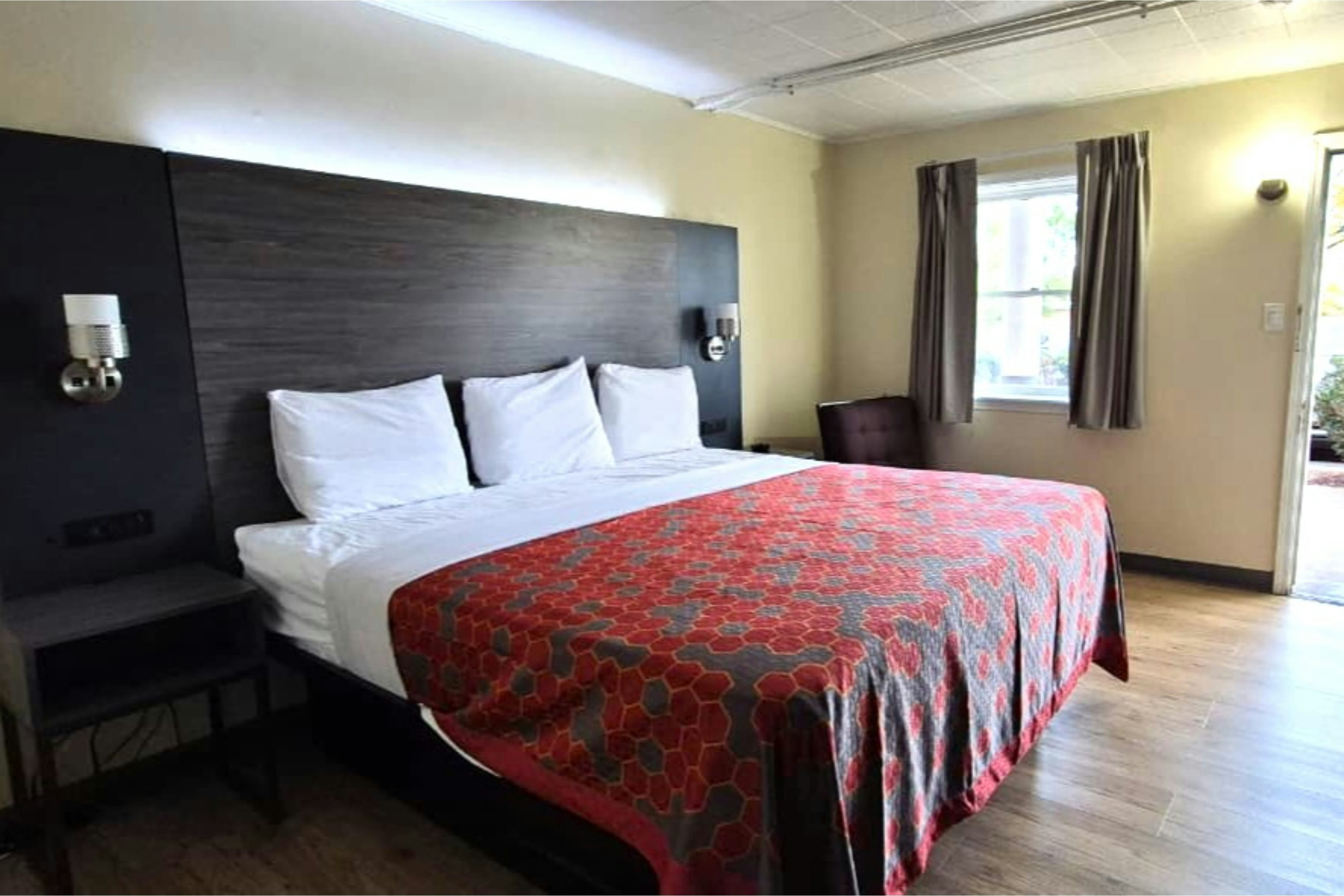 King Bed Non-Smoking