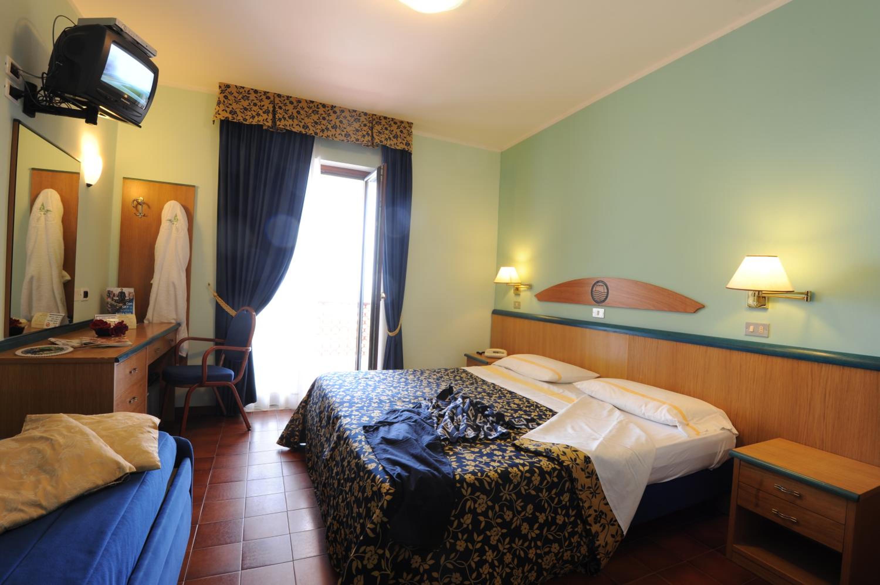 Hotel Talao S.A.S. 7/42