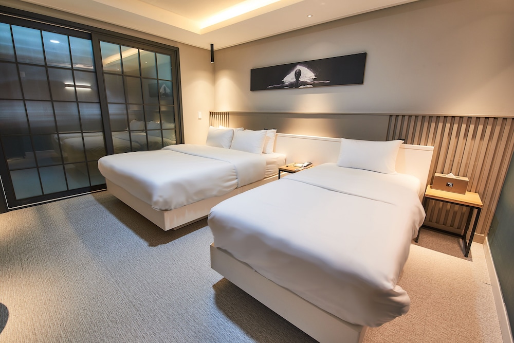 West In Hotel 20/50