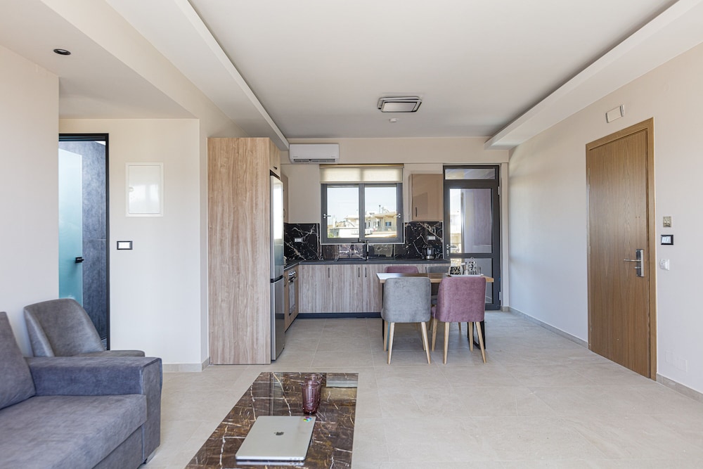 Sapphire Blue Suites 71/87