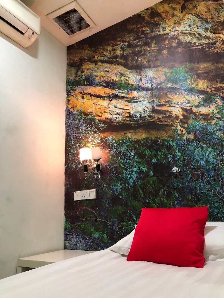 Rain Forest Hotel 42/51