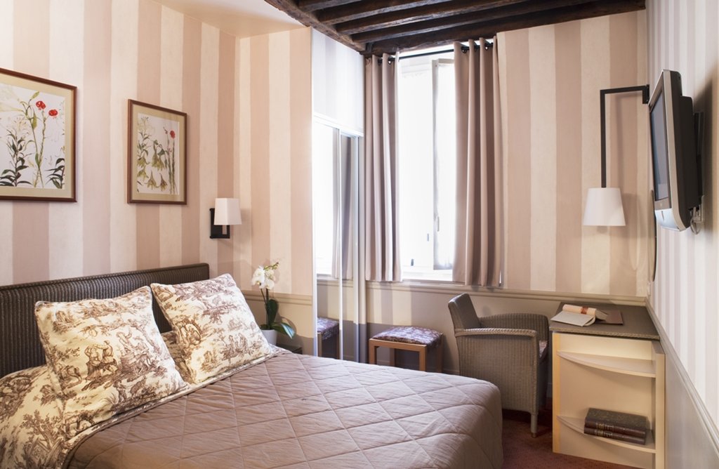 HOTEL DES DEUX-ILES 6/45