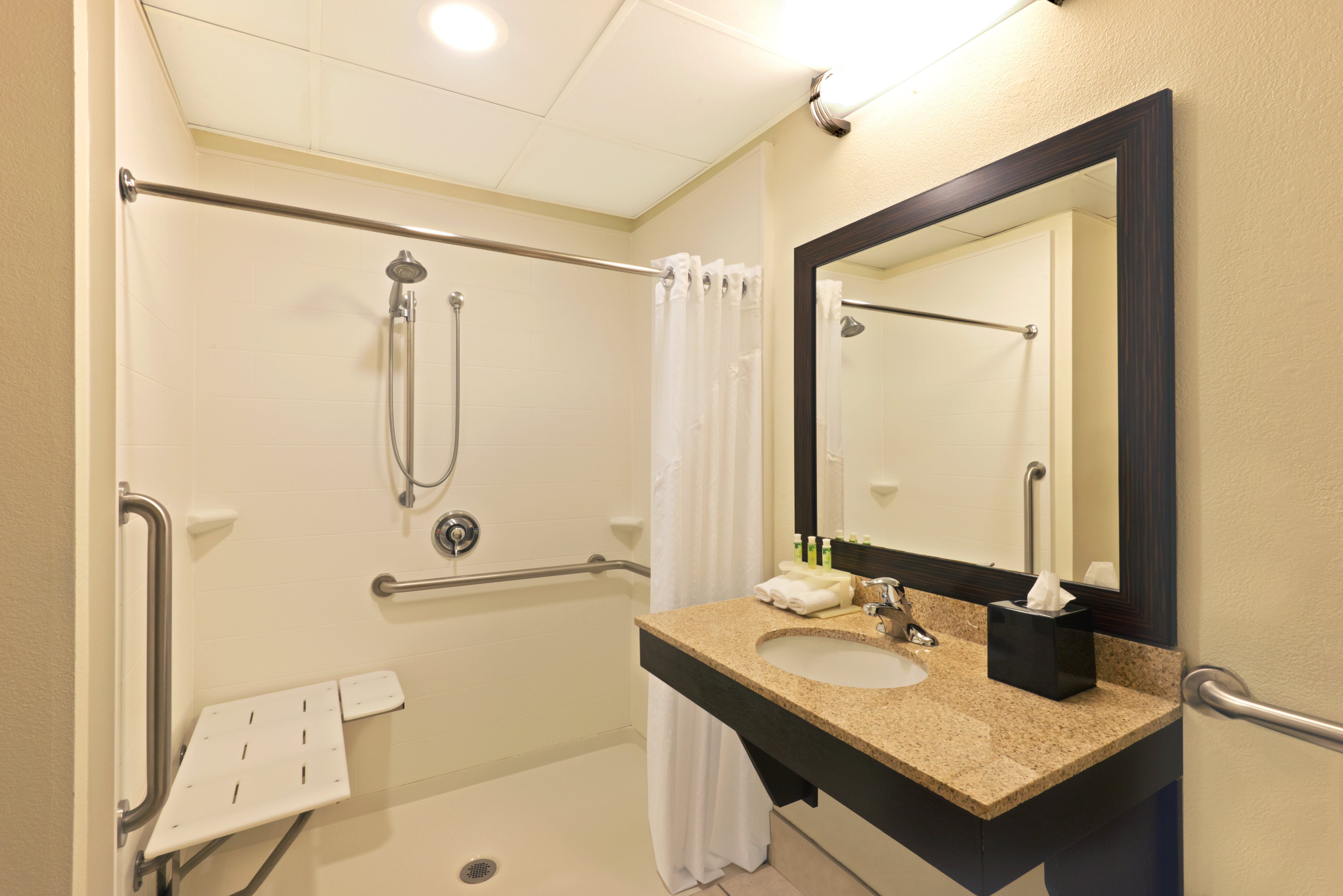 Holiday Inn Express Hotel Suites Colby 57/60