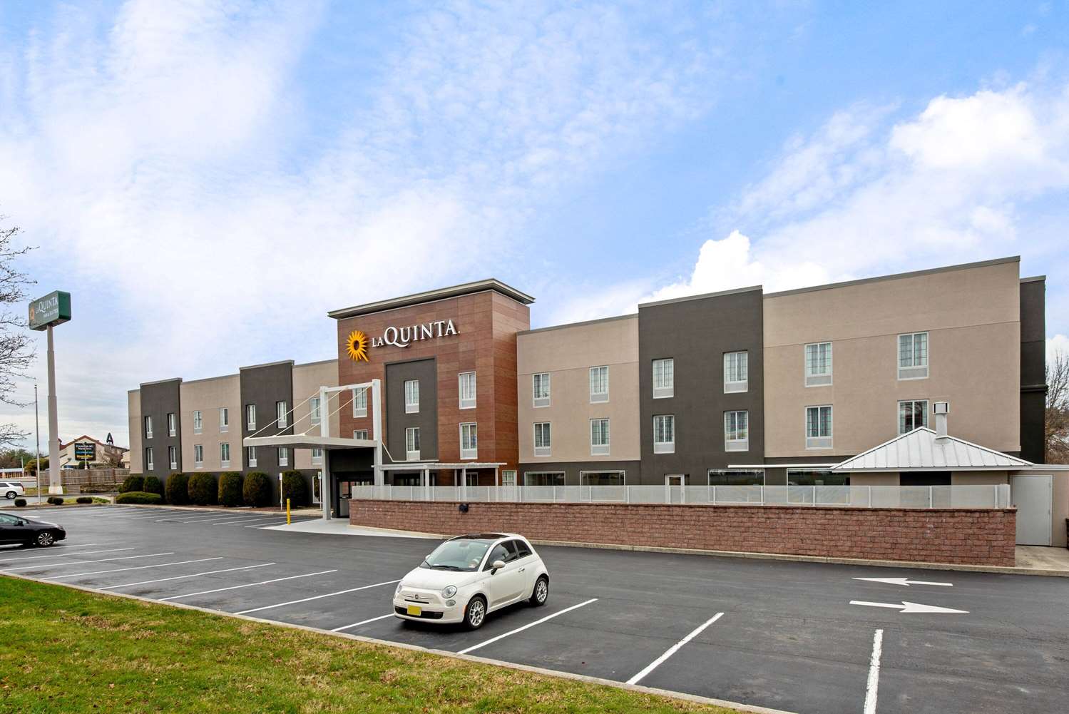 La Quinta Inn & Suites by Wyndham New Cumberland-Harrisburg 27/36