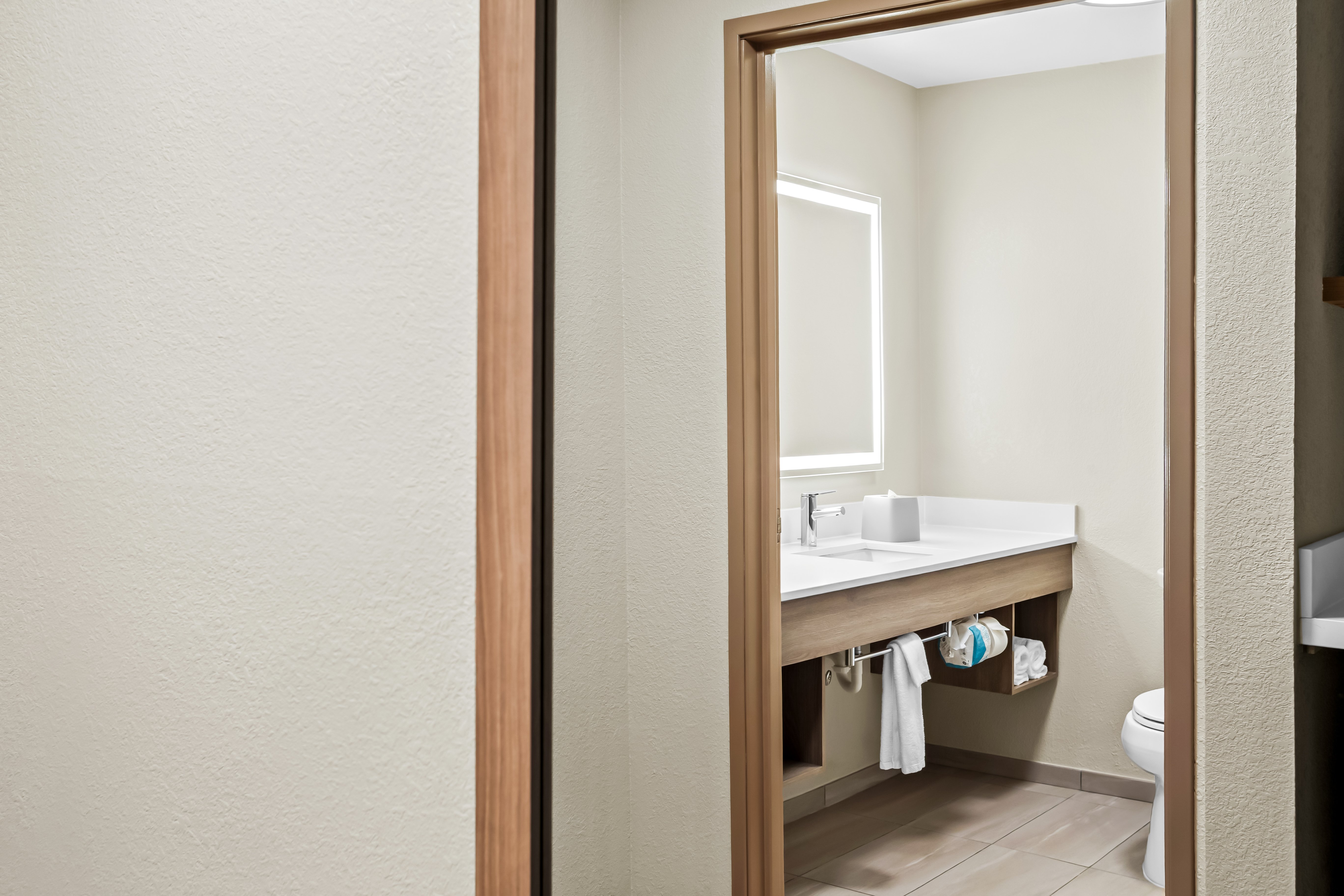Standard, King Bed, Holiday Inn Express & Suites Tumwater - Olympia By IHG 4/7