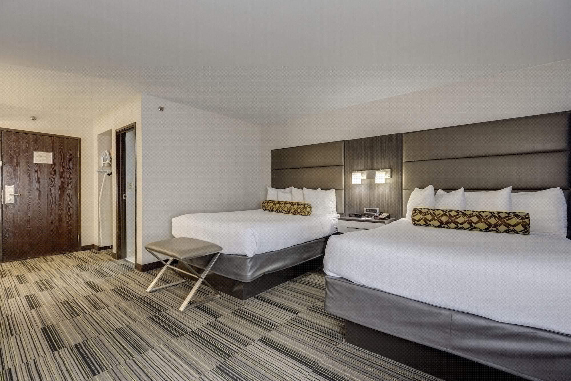 DELUXE, 2 QUEEN BEDS