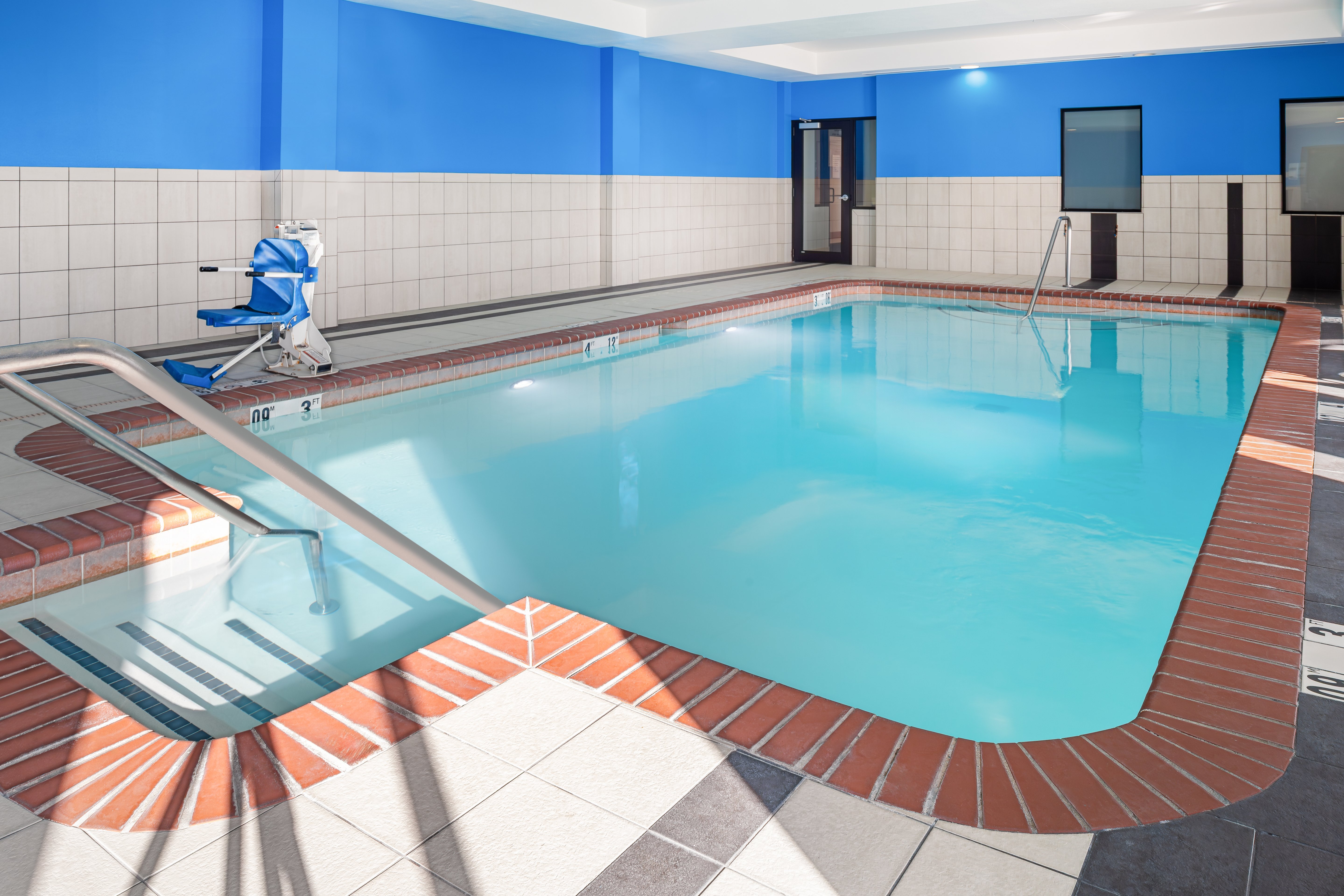 Holiday Inn Express Hotel And Suites Columbus Edinburgh 24/46