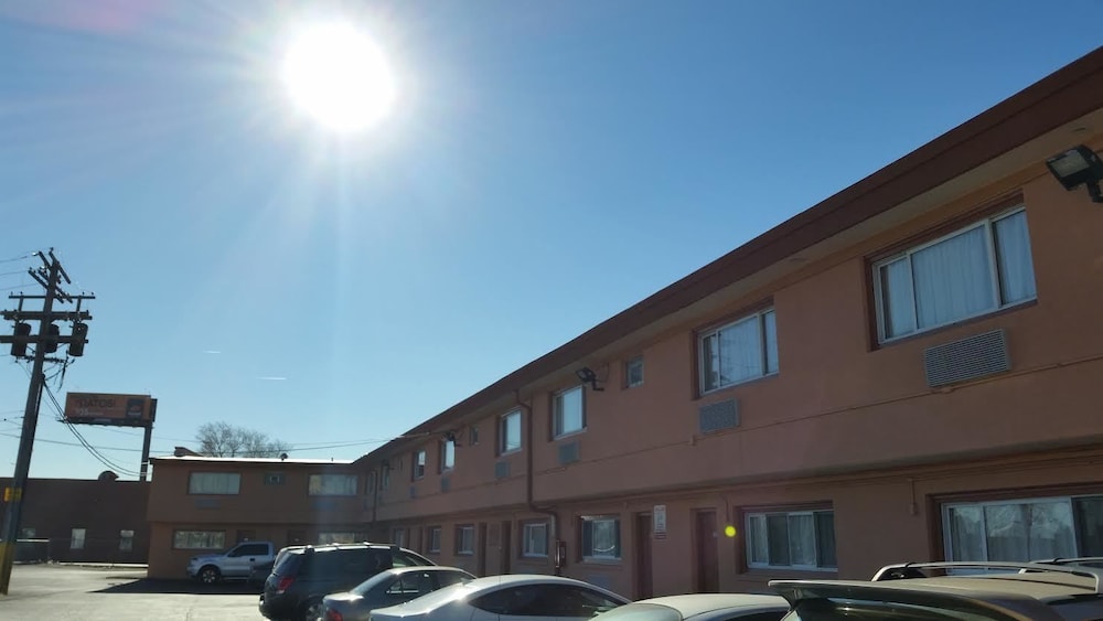 Skylark Motel 3/49
