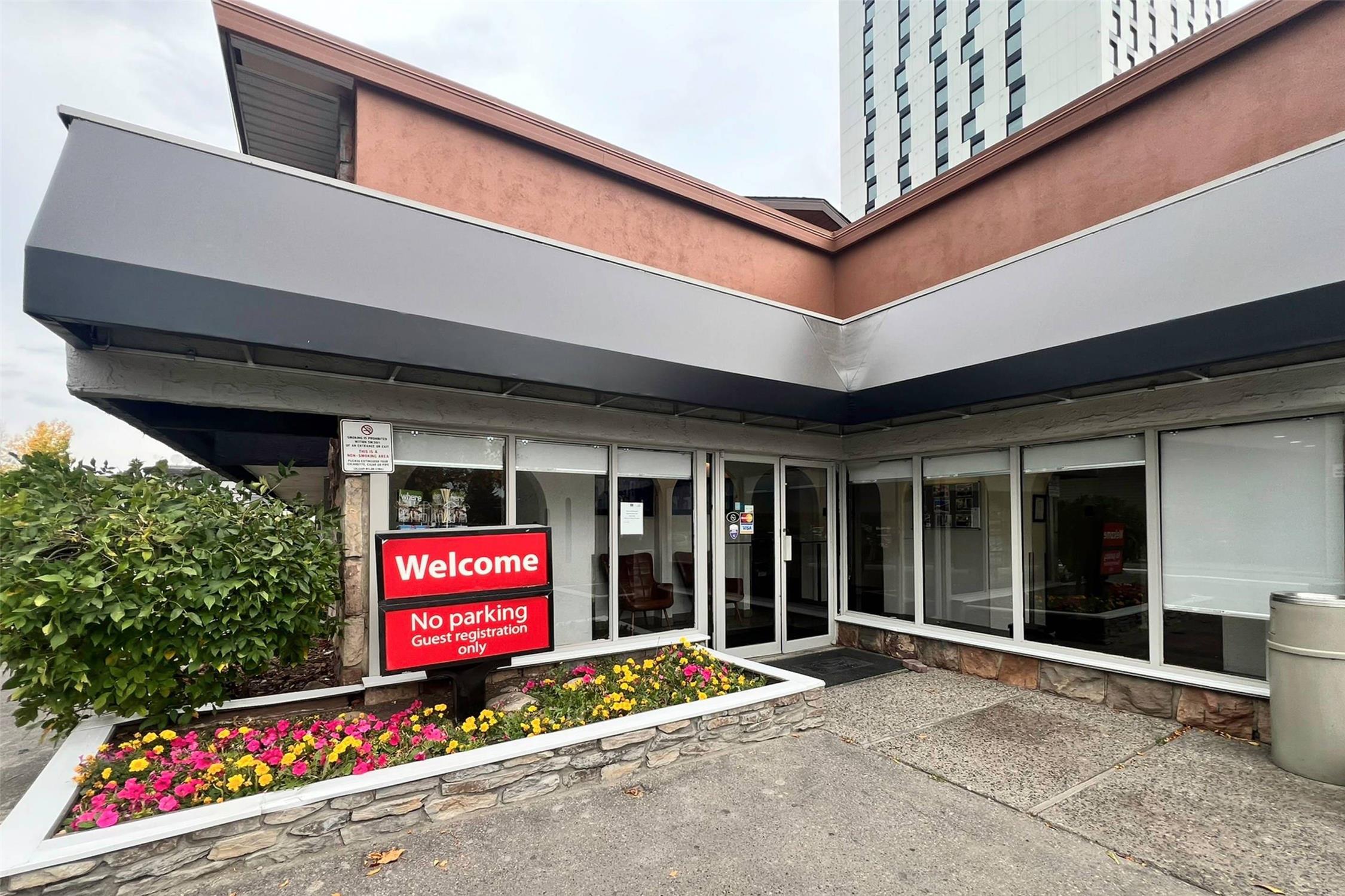 Econo Lodge Calgary Motel Village 10/13