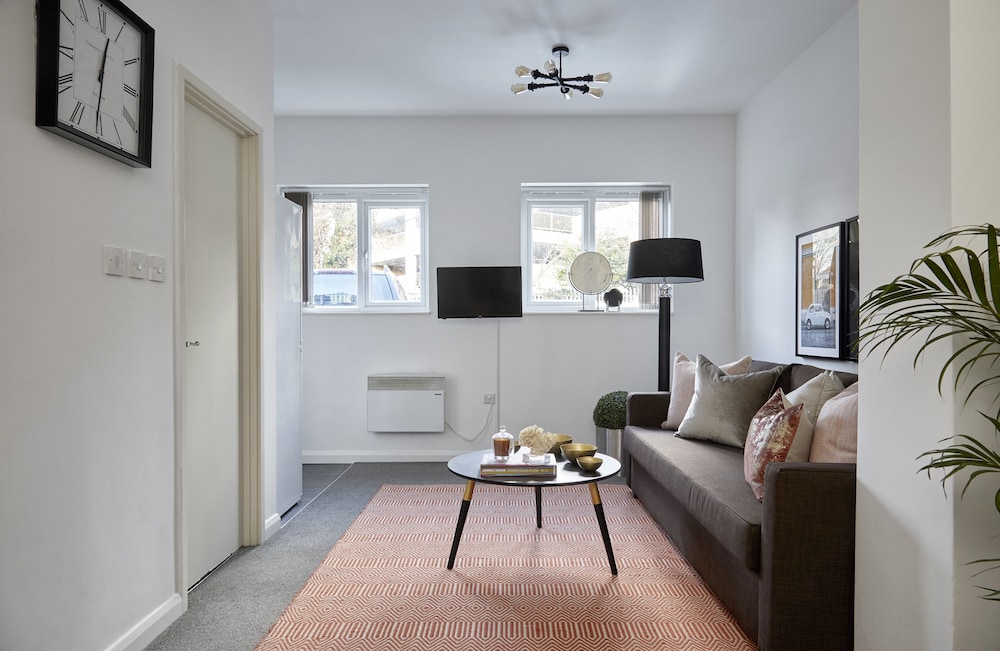 Upton Road Apartments 32/50