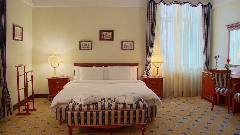 LUXURY, SUITE