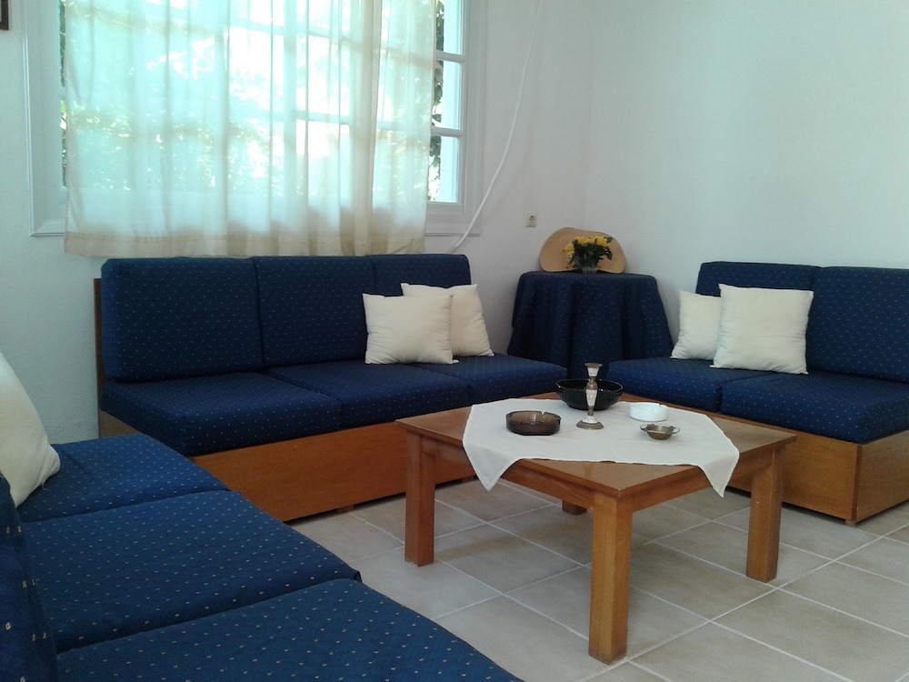 Remi Studios Apartments 25/39