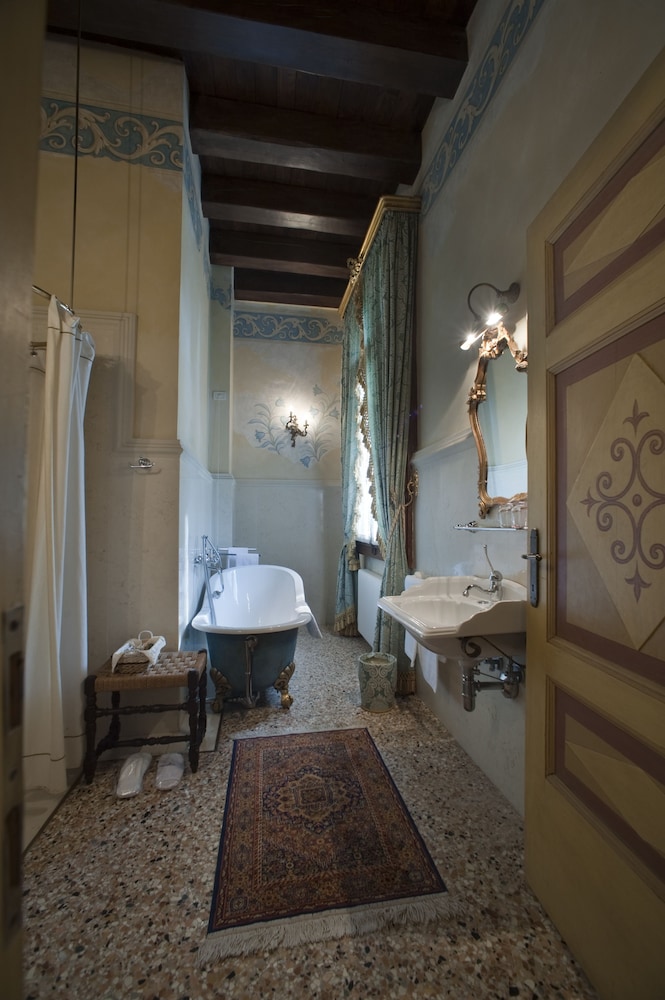 Relais Castello Bevilacqua 50/50