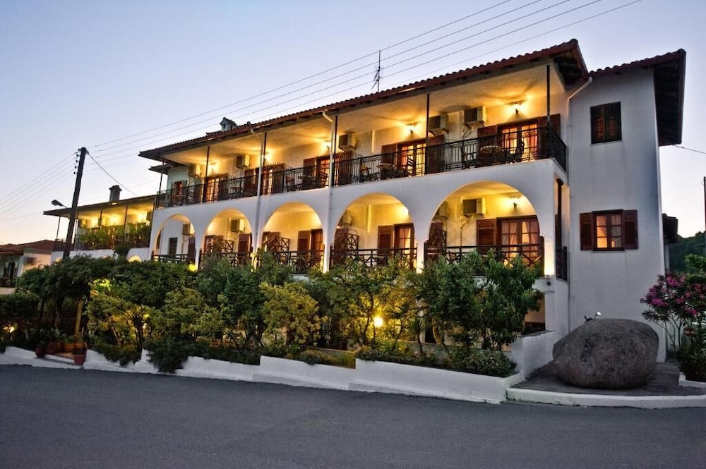 Sunset Hotel 4/69