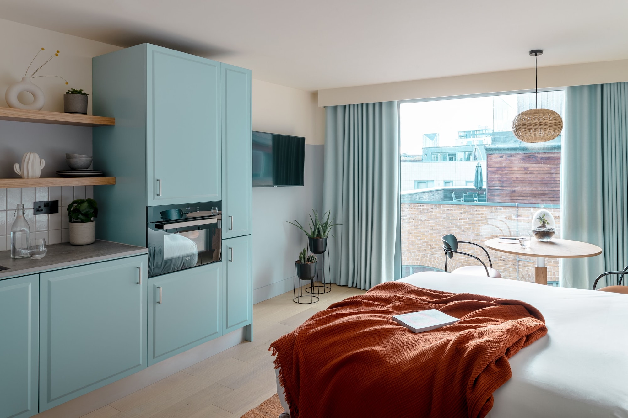 CITY, STUDIO, QUEEN BED