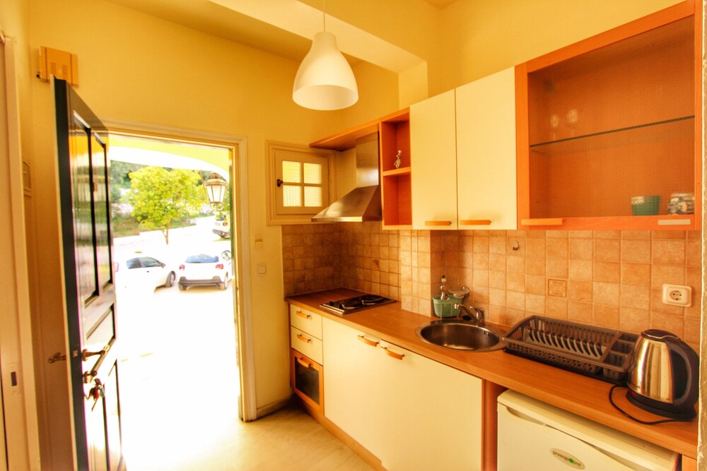 Avra Paradise Aparthotel 46/50