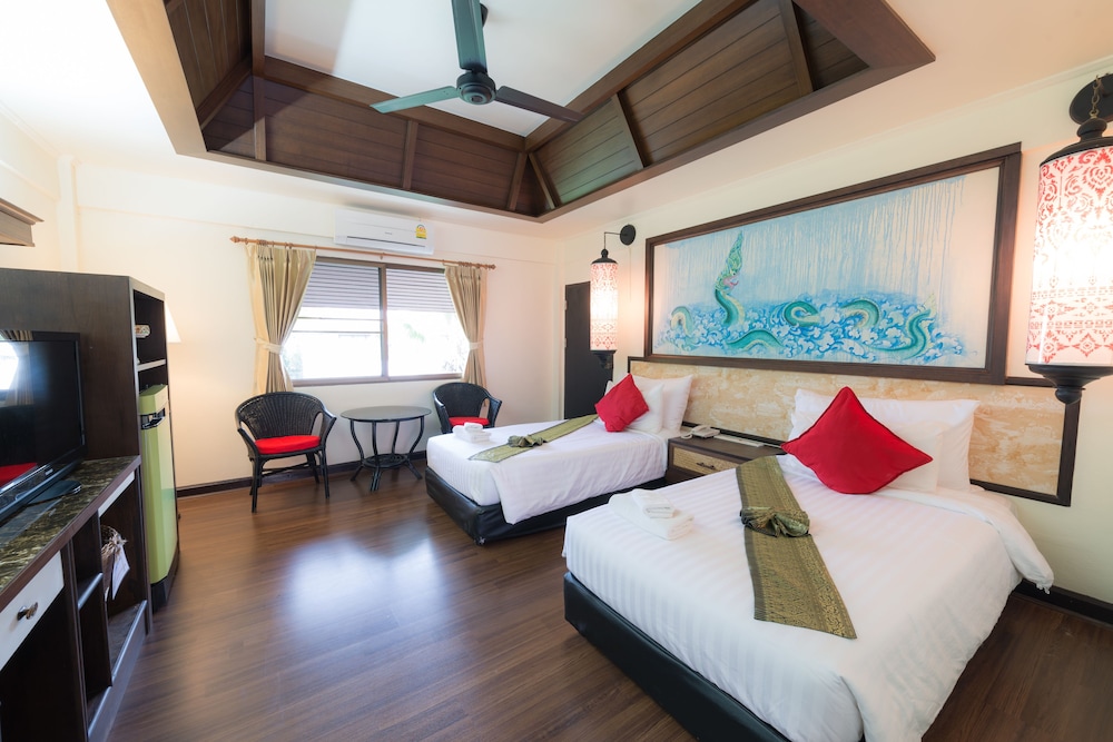 Nak Nakara Hotel 38/74