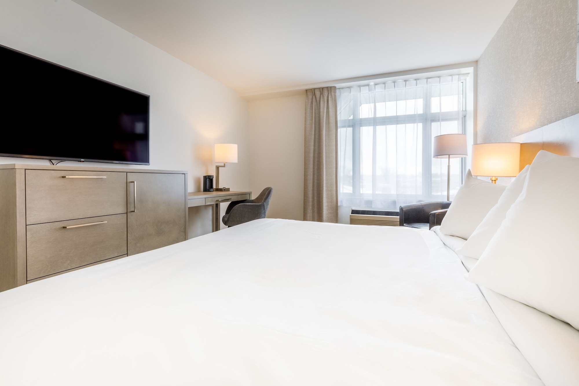 SUPERIOR, KING BED