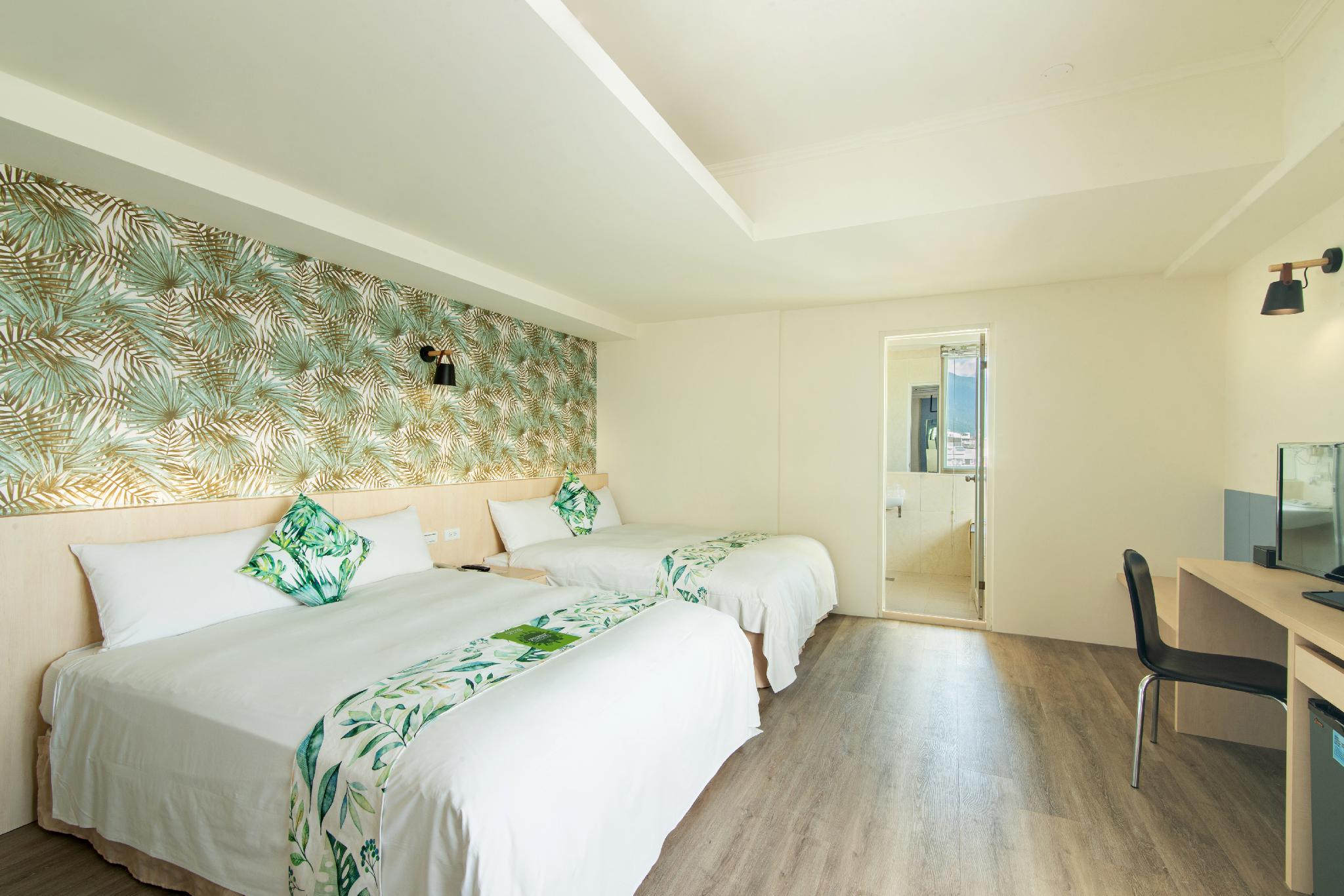 ROOM, QUADRUPLE