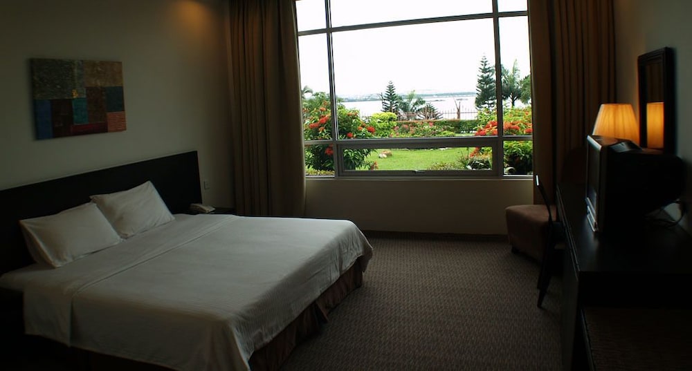 Straits View Hotel 10/33