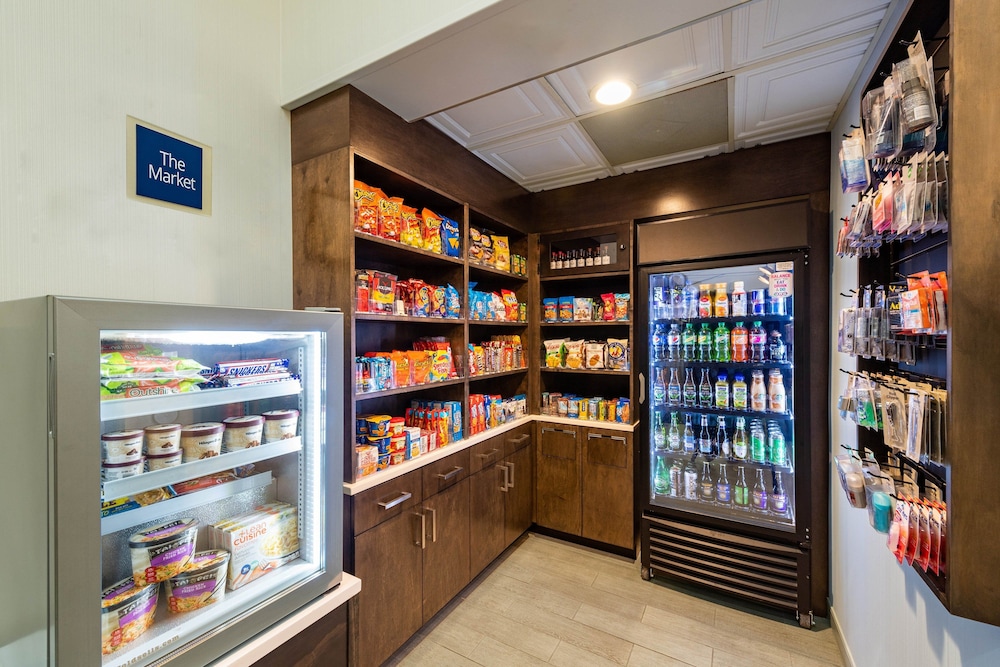 Four Points by Sheraton Charlotte - Lake Norman 5/42