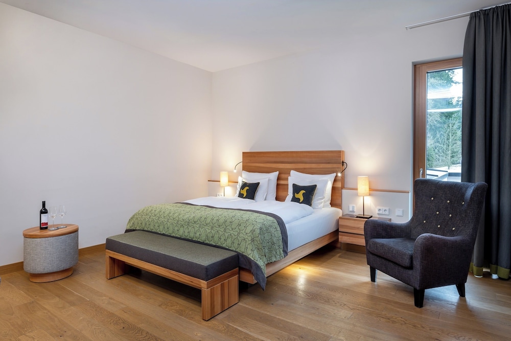 Comfort, King Bed, Accessible